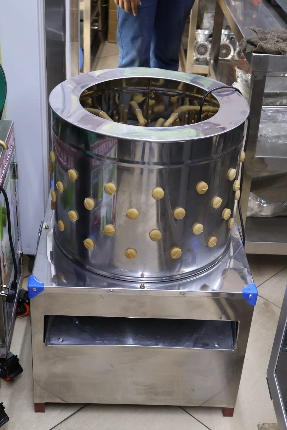 Feather plucking machine